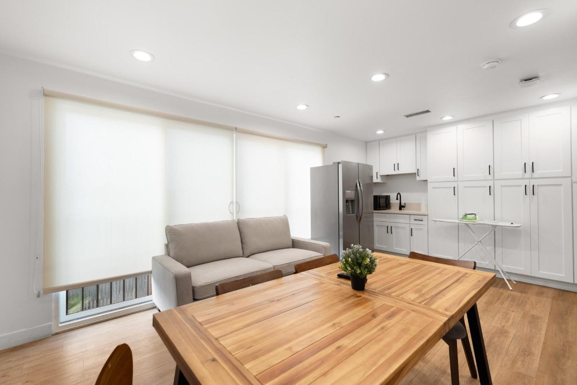 Charming Urban Retreat Near Usc In La- Private Room With Share Living Room With Kitchen ลอสแอนเจลิส ภายนอก รูปภาพ