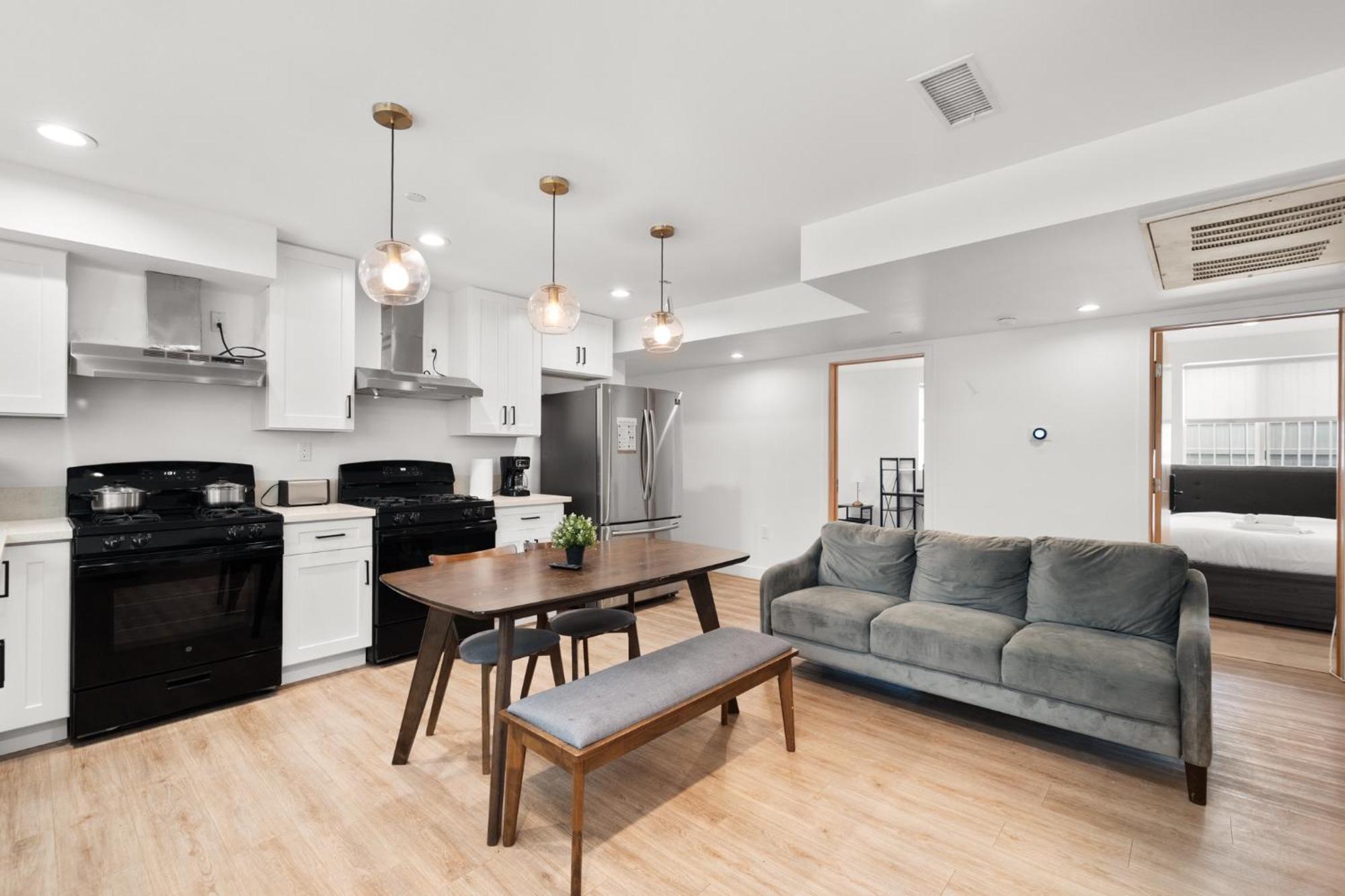 Charming Urban Retreat Near Usc In La- Private Room With Share Living Room With Kitchen ลอสแอนเจลิส ภายนอก รูปภาพ