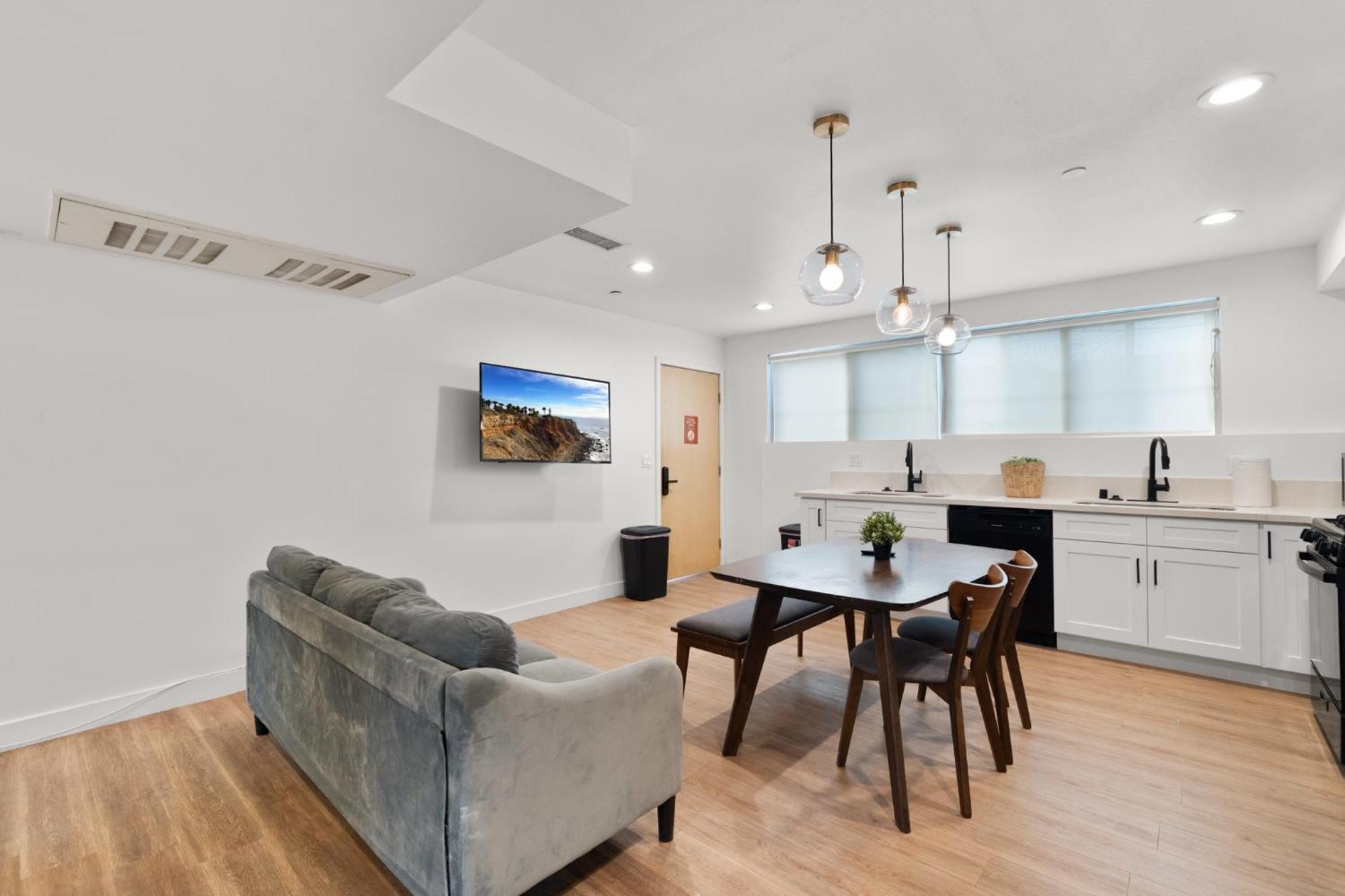 Charming Urban Retreat Near Usc In La- Private Room With Share Living Room With Kitchen ลอสแอนเจลิส ภายนอก รูปภาพ