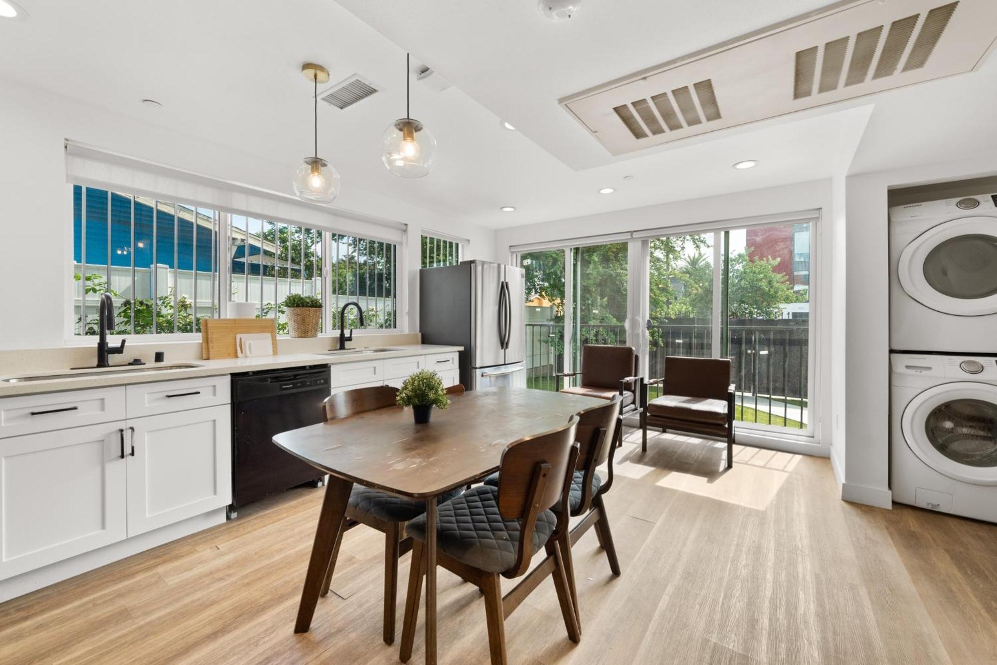 Charming Urban Retreat Near Usc In La- Private Room With Share Living Room With Kitchen ลอสแอนเจลิส ภายนอก รูปภาพ